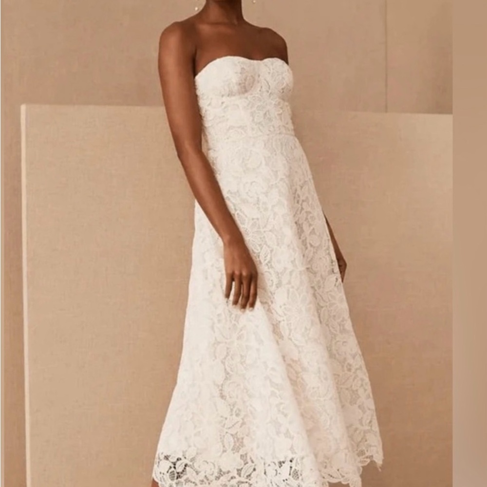 Sachin & Babi Tate is Ivory/Blush in color and a size 6.